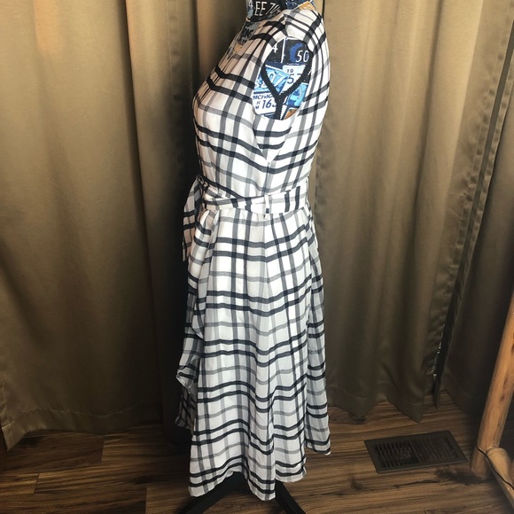 Rirandure Sleeveless Faux Wrap Dress - Picture 11 of 16